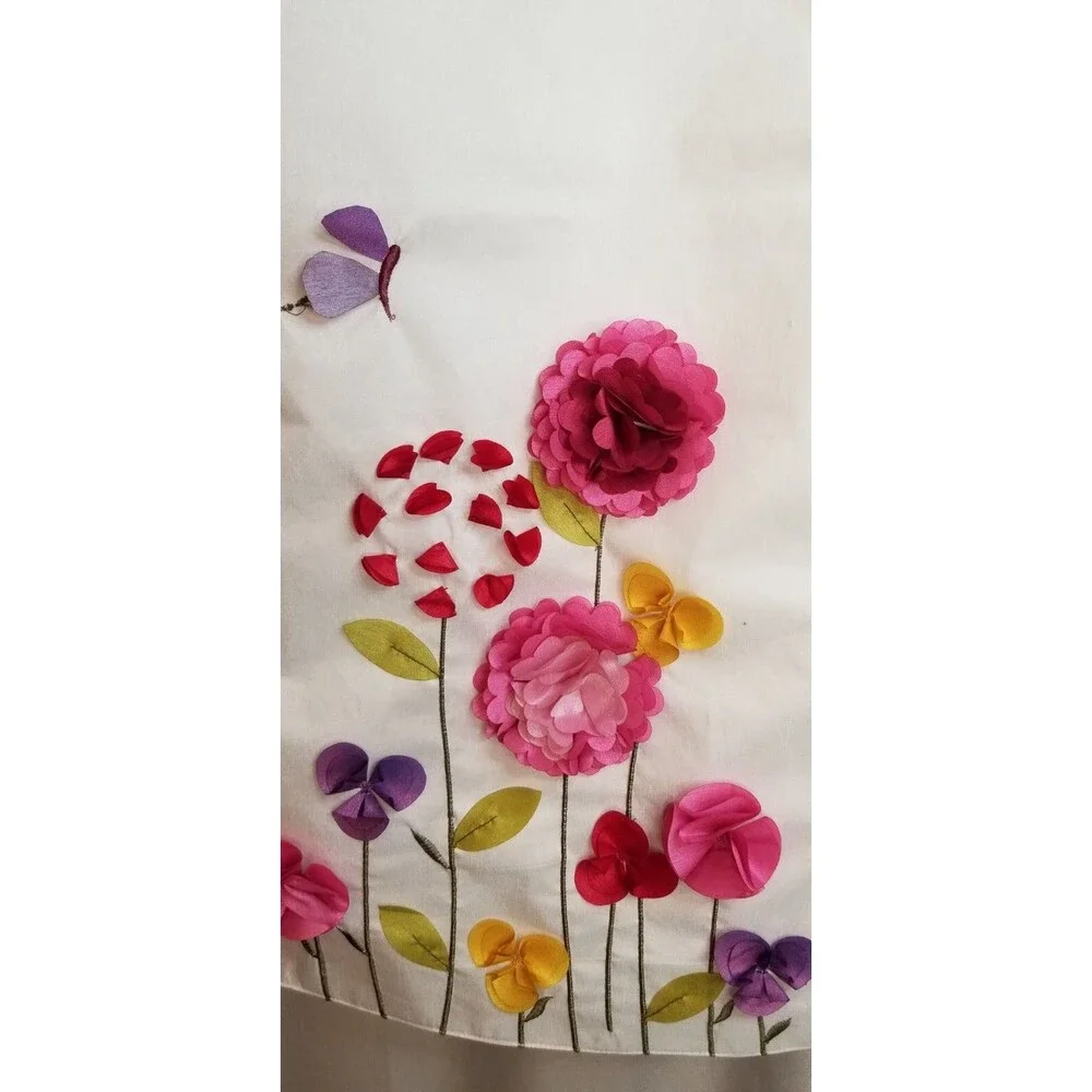 Floral Table Runner Unique Dimensional with Embroidered Flower & Leaves